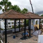 Savia proyectos construcción porche cubierta natural tropical obreros