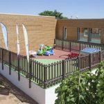 Miniclub Savia Proyectos edifico marrón pavimento seguro
