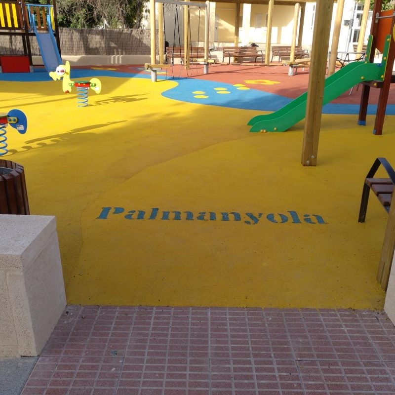 Savia proyectos parque infantil pavimento seguro columpios balancín tobogán verde Ayto Palmanyola