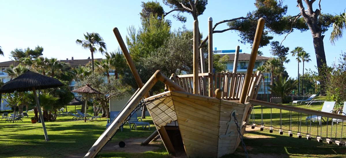 Savia proyectos parque infantil barco madera pasarela