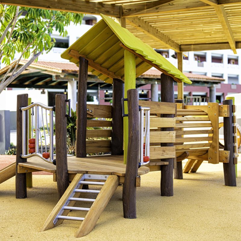 Parque-Infantil_adrianhotels-savia-proyectos-wood-aquatic parque madera