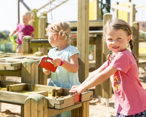 Savia proyectos parques infantiles madera niñas
