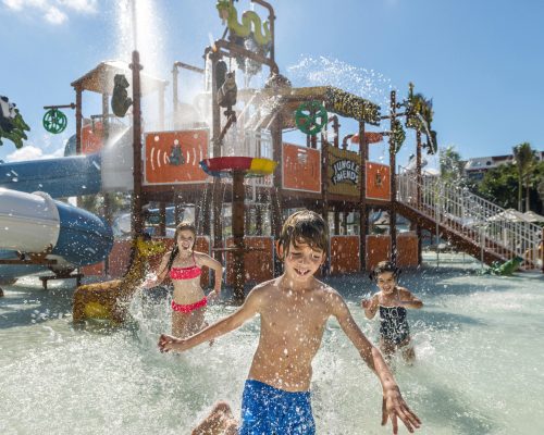 Savia proyectos parque acuático infantil cascada tobogán slpash pool niños jugando Hotel Ocean Rivera Paradise
